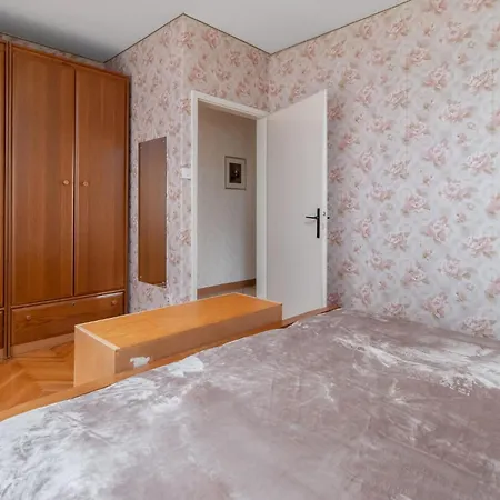Beautiful Apartment In Crikvenica With Wifi Apartment *