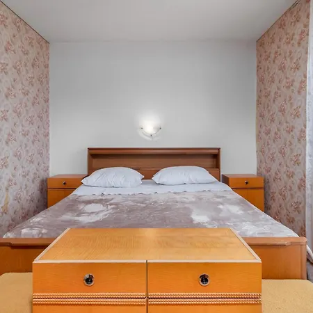 Apartment Beautiful Apartment In Crikvenica With Wifi