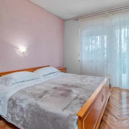 Beautiful Apartment In Crikvenica With Wifi *
